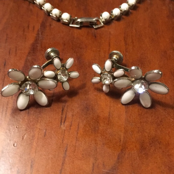 Vintage Necklace and Screw Back Earrings Set - Picture 5 of 10